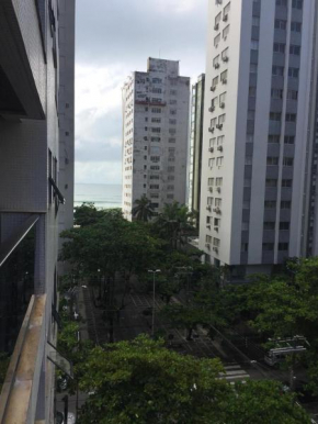 Flat 2 dormitórios - 1 quadra da praia - Pitangueiras / Guarujá